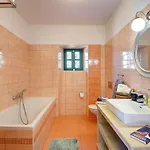 Lucia Villa