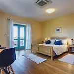 Lucia Villa *