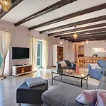 Lucia Villa