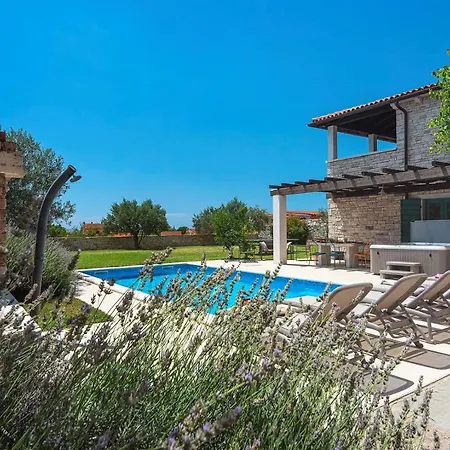 Lucia Villa