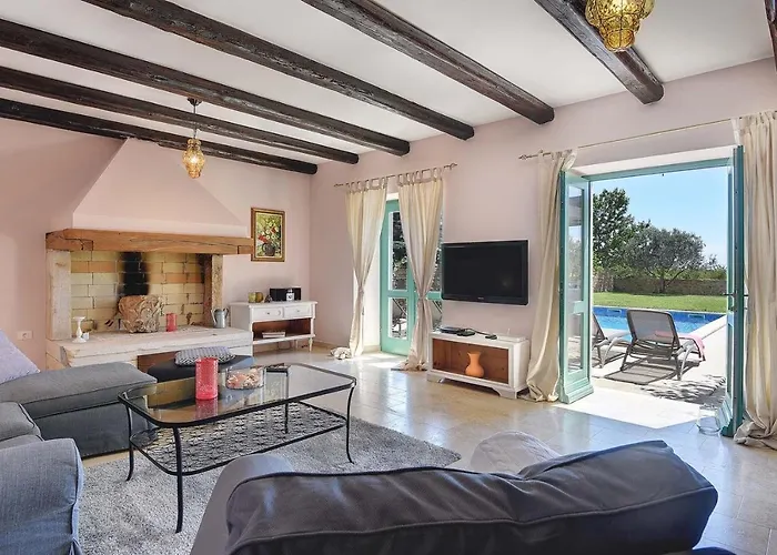 Lucia 빌라 보드냔